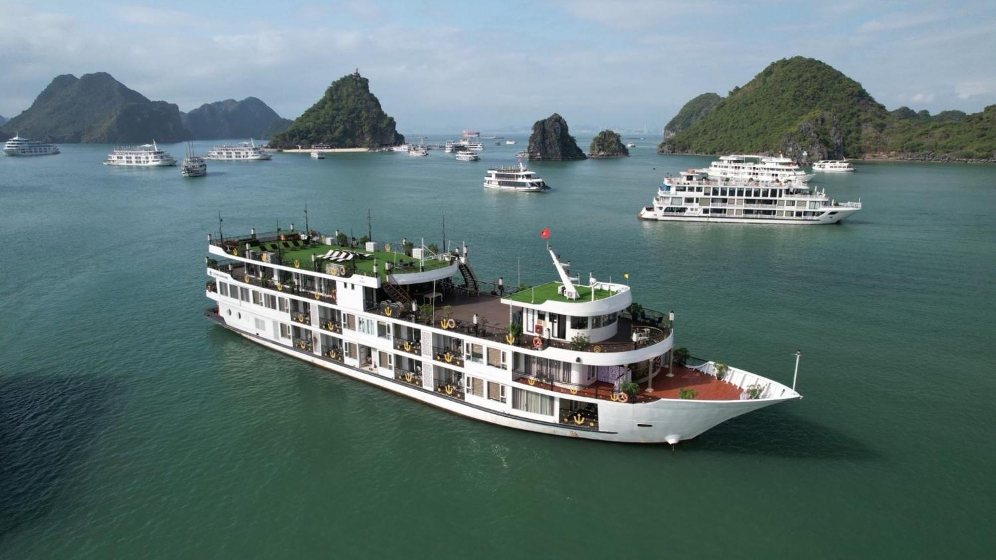 Отель Halong Aquamarine Royal Cruise Халонг Экстерьер фото
