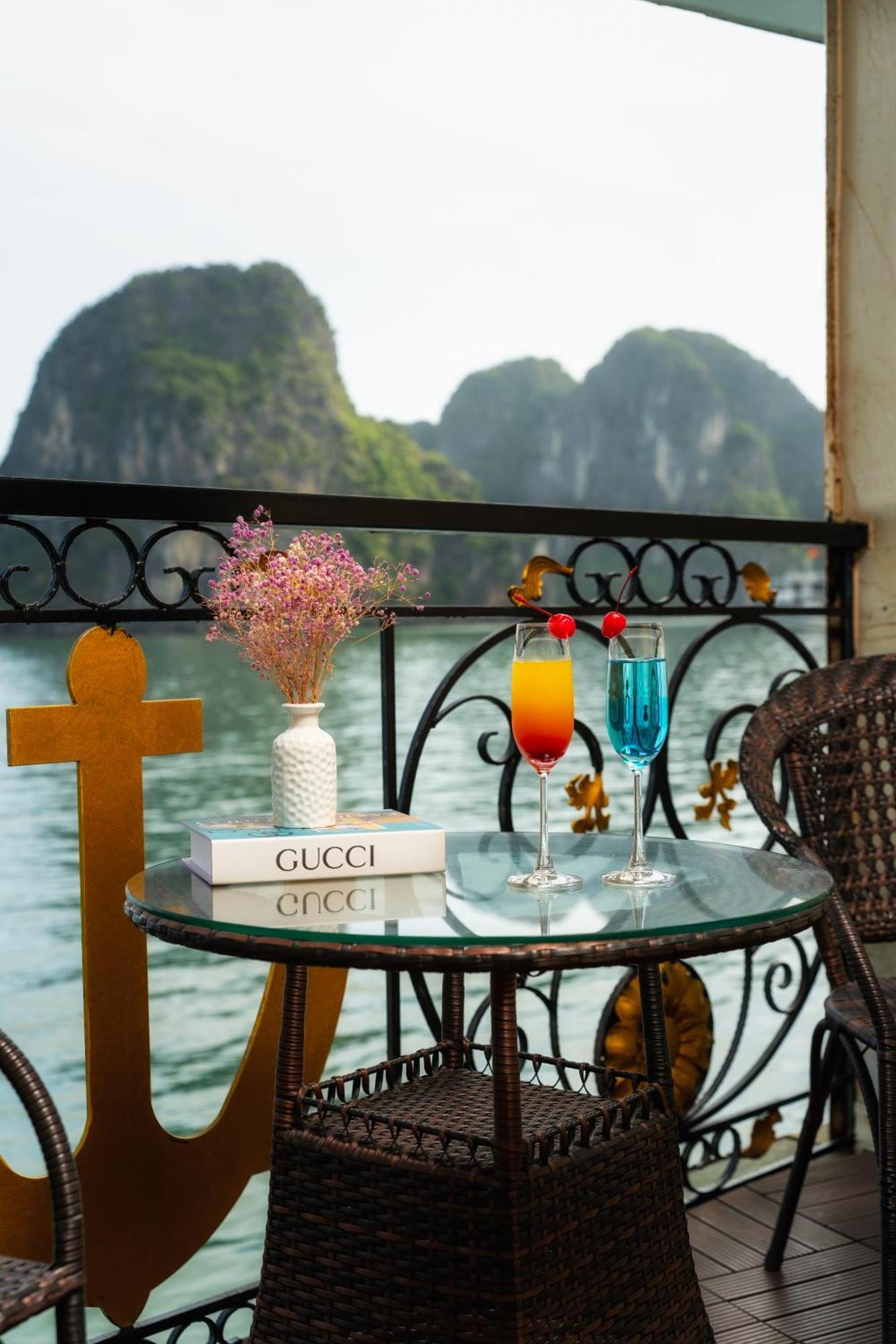 Отель Halong Aquamarine Royal Cruise Халонг Экстерьер фото